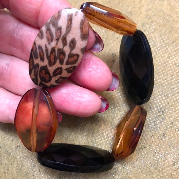 Black Amber and & Animal Print Stone Bracelet - Picture 3 of 5